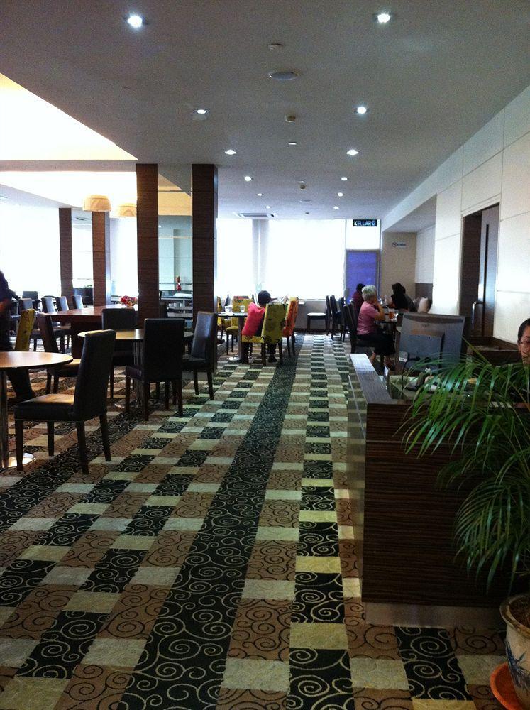 Kingwood Hotel Kuching Ngoại thất bức ảnh